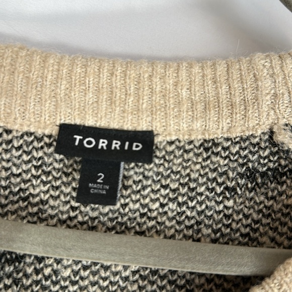 Torrid Cream & Black Star Knit Short Sleeve Tunic Soft Sweater - Picture 5 of 8